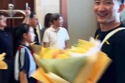 载誉而归！广厦今天回到杭州 赵嘉仁和球队会合&举起至尊鼎