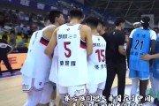 龙狮众将赛后将陈盈骏围在中圈 焦泊乔甚至想把他拽回广州更衣室
