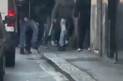 火爆的灯塔德比！桑普、热那亚赛前持械😱在桥上约架