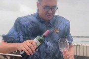 要被吹傻了！张兆旭台风天喝红酒：被迫停工休息1天 大家还好吗？