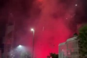 干扰作息！意媒：那不勒斯球迷在卡利亚里下榻酒店门口放烟花
