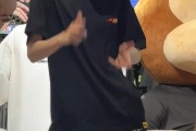 B神舞的好极限！Doinb线下活动翻跳《九万字》
