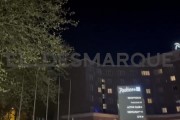 干扰作息！西媒：多特球迷在巴萨下榻的酒店外，凌晨放烟花骚扰