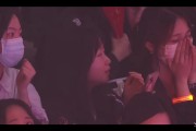 HLE下手太重直接打哭T1粉丝！观众席上美女粉丝眼泛泪光