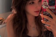 多少彩礼能娶到这种的？解说Rita晒照：午后略显无聊 发个自拍see see