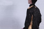 LPL选手发布变装视频：羿气风发，Baolan撑伞撒花帅气变装