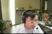 压力这么大！官方直播流把镜头给到K神摄像头，水晶哥现场吞云吐雾
